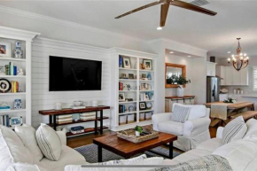 Luxurious Modern Townhouse right across beach!! Table Tennis